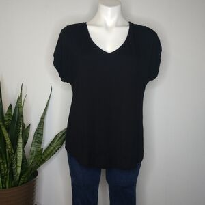 ✨3/$15 Pleione black cutout t-shirt size M